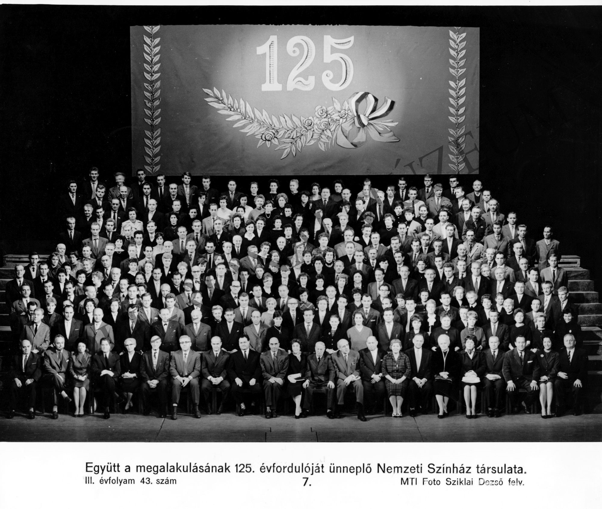 Együtt a megalakulásának 125. évfordulóját ünneplő Nemzeti Színház társulata (Rippl-Rónai Múzeum CC BY-NC-SA)