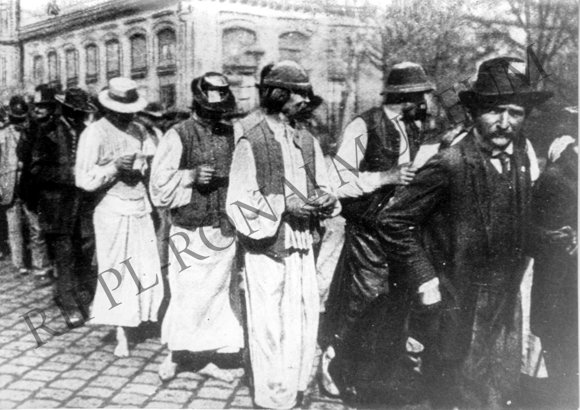 Földmunkások felvonulása 1907. október 10-én Budapesten (Rippl-Rónai Múzeum CC BY-NC-SA)