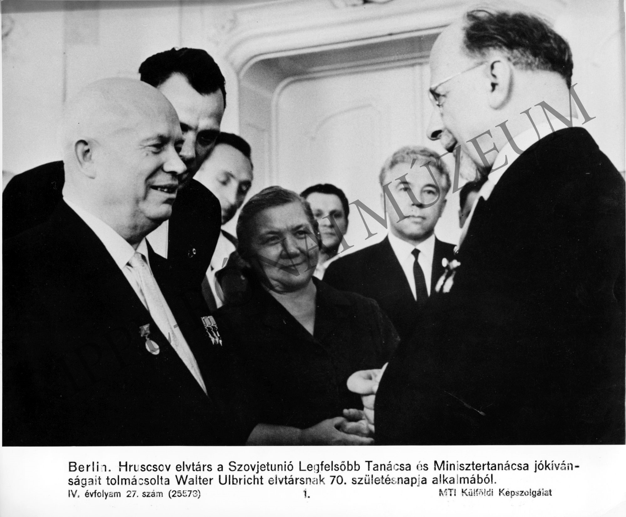 Hruscsov köszönti Walter Ulbrichtot (NDK) 70. születésnapján (Rippl-Rónai Múzeum CC BY-NC-SA)