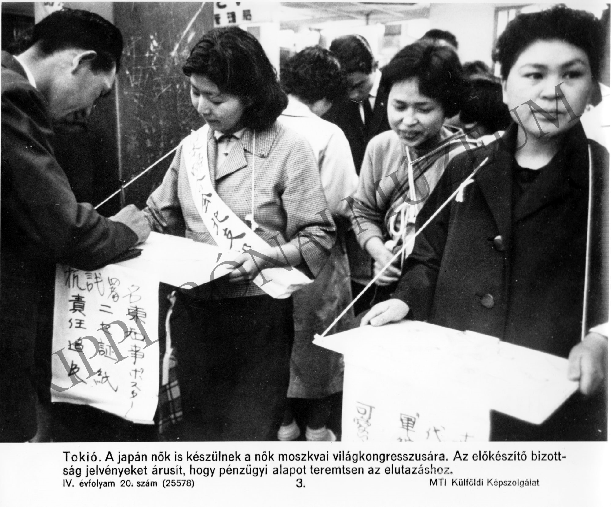 Japán nők készülnek a nők moszkvai világkongresszusára (Rippl-Rónai Múzeum CC BY-NC-SA)