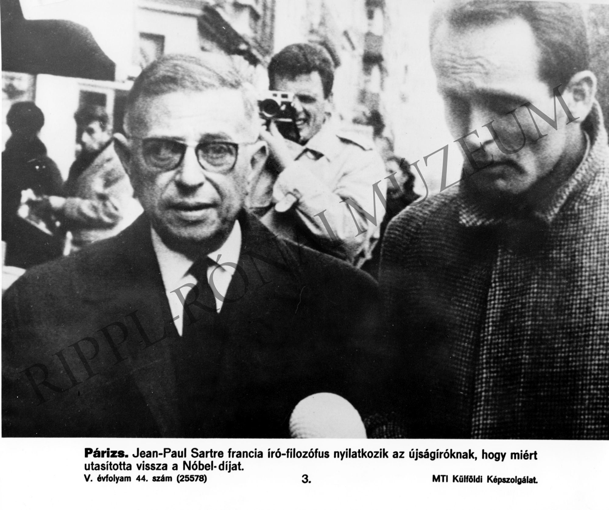 Jean-Paul Sartre francia író-filozófus nyilatkozik. (Rippl-Rónai Múzeum CC BY-NC-SA)