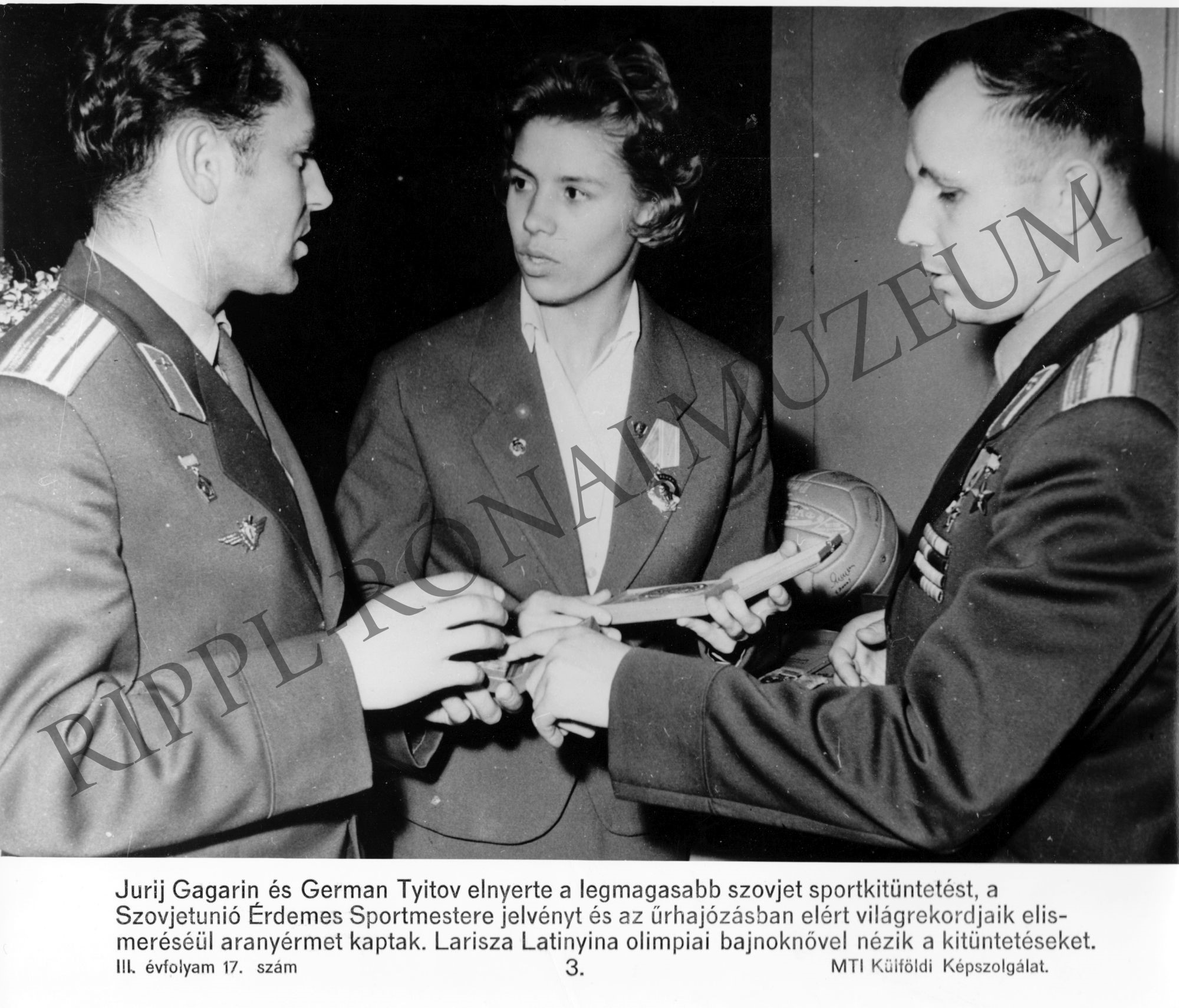 Jurij Gagarin és German Tyitov teljesítményéért a legmagasabb szovjet sportkitüntetést, a Szovjetunió Érdemes Sportmestere jelvényt kapta (Rippl-Rónai Múzeum CC BY-NC-SA)
