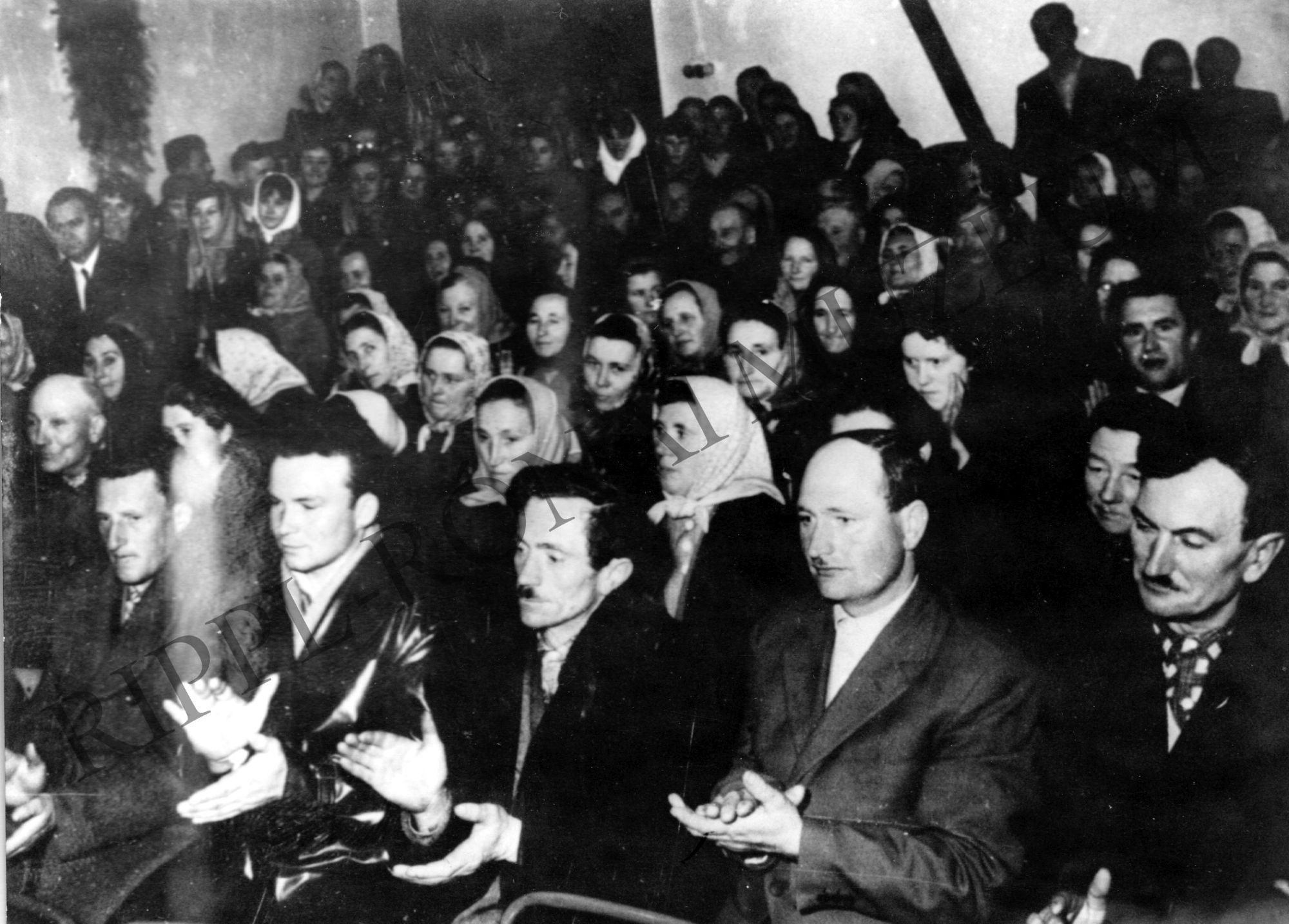 Kádár Jánost hallgatják a kapolyi tsz. zárszámadó gyűlésén. 1961. február 4. (Rippl-Rónai Múzeum CC BY-NC-SA)