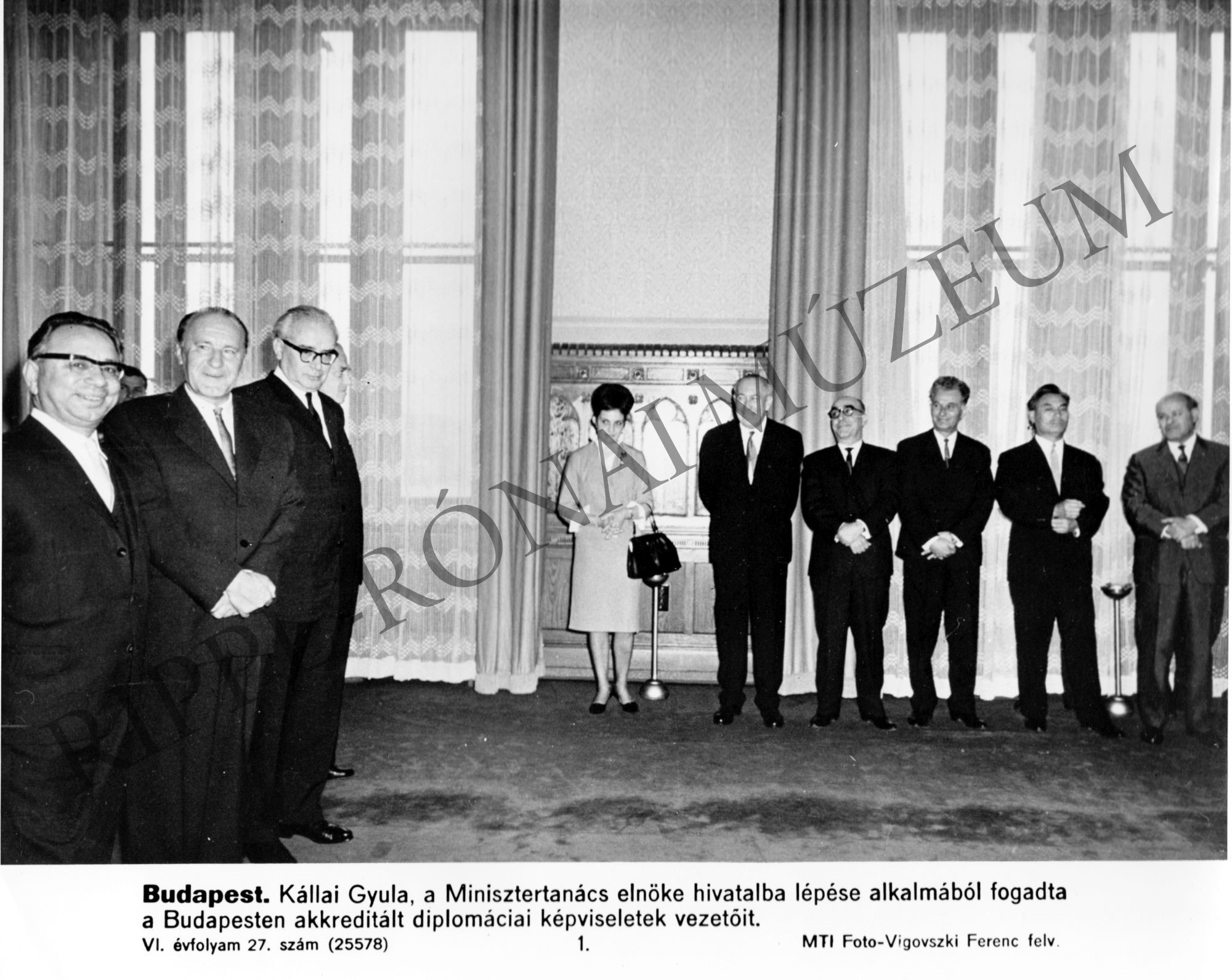 Kállai Gyula, a Minisztertanács elnöke hivatalba lépése alkalmából fogadta a Budapesten akkreditált diplomáciai képviseletek vezetőit (Rippl-Rónai Múzeum CC BY-NC-SA)