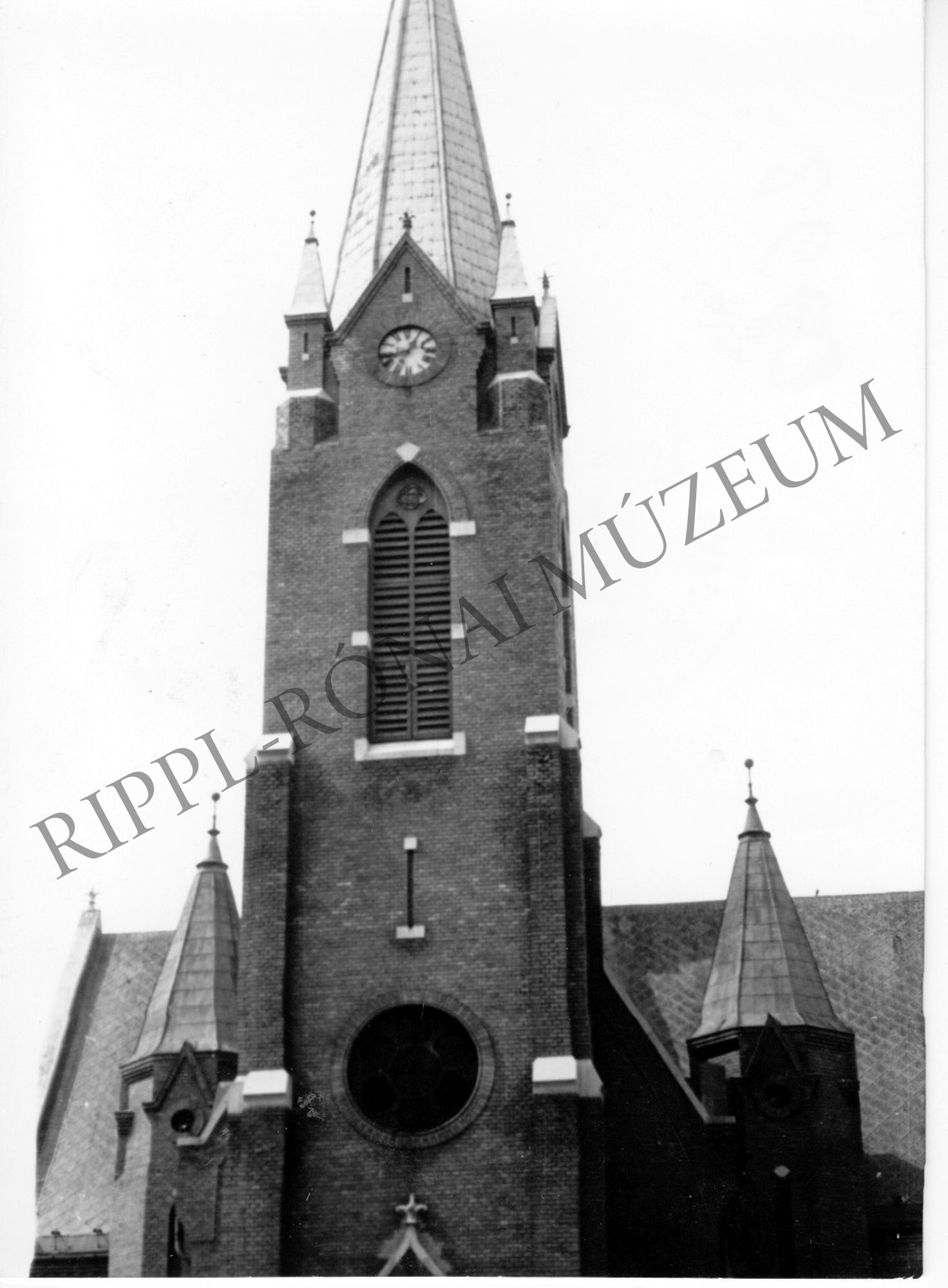 Kaposvár - Református templom a Kossuth Lajos és Beloiannisz utca sarkon (Rippl-Rónai Múzeum CC BY-NC-SA)