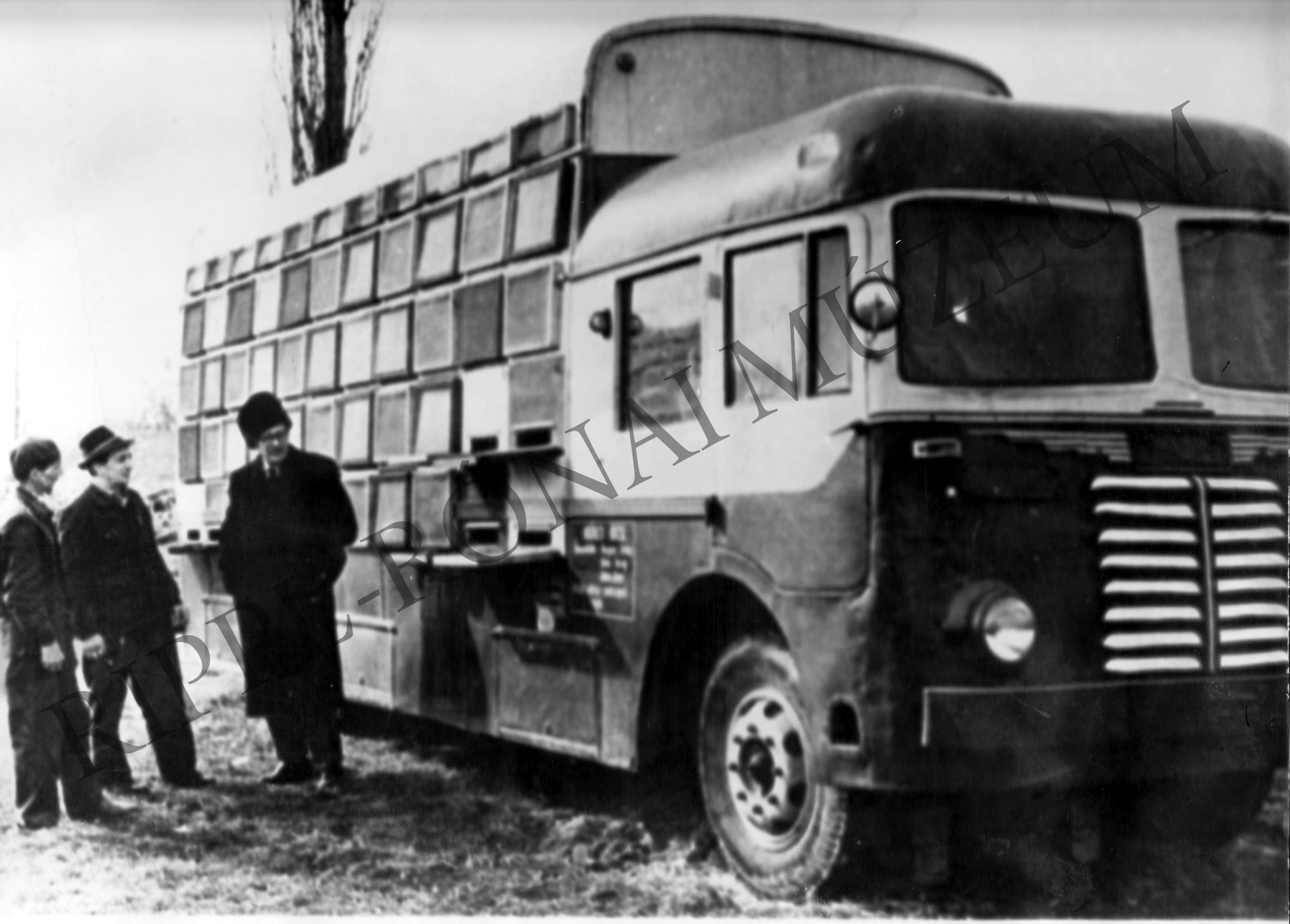 "Kaptárbuszt" épített a tabi méhészeti szakcsoport (Rippl-Rónai Múzeum CC BY-NC-SA)