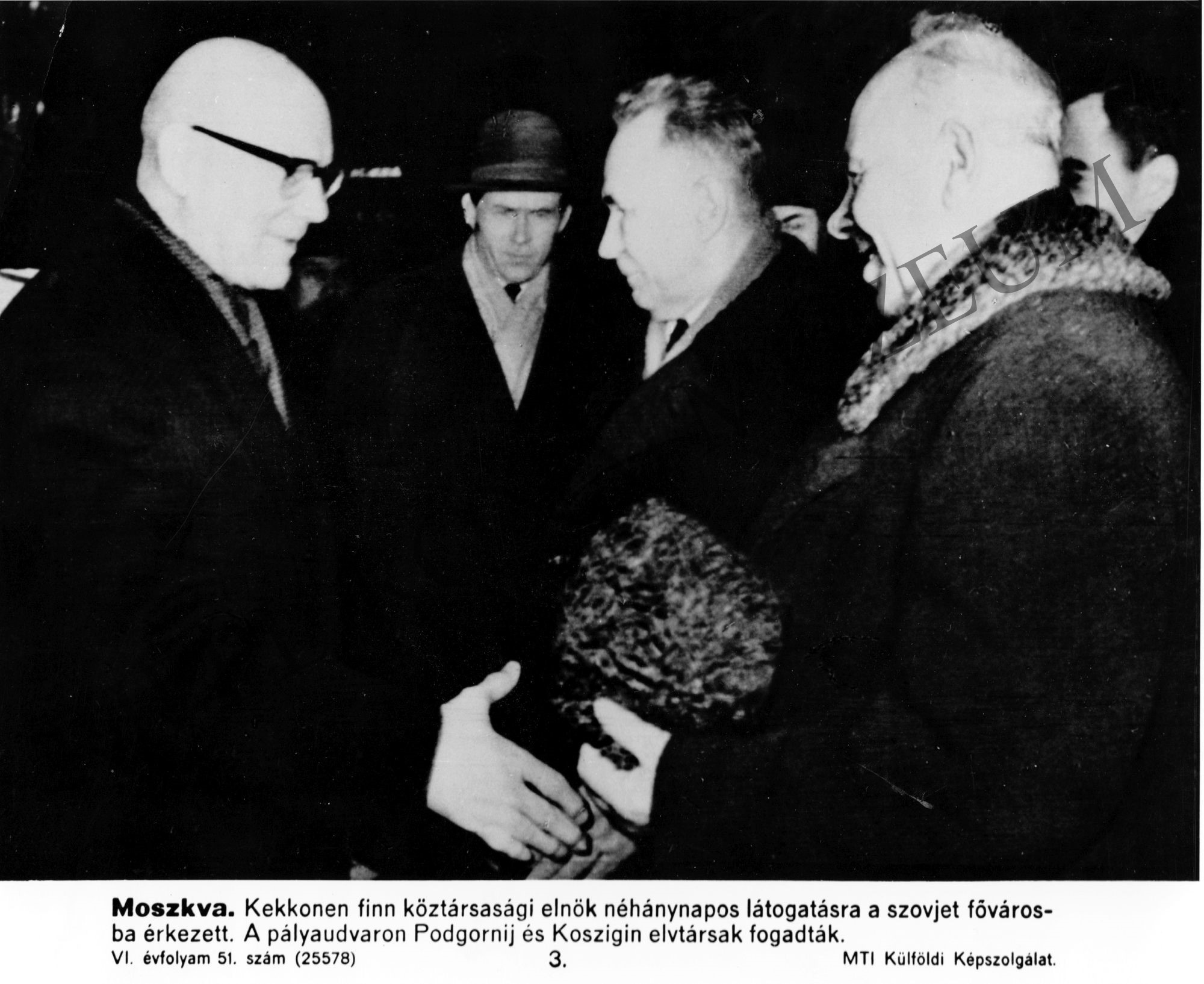 Kekkonen finn köztársasági elnököt a moszkvai pályaudvaron Podgornij és Koszigin fogadja. (Rippl-Rónai Múzeum CC BY-NC-SA)