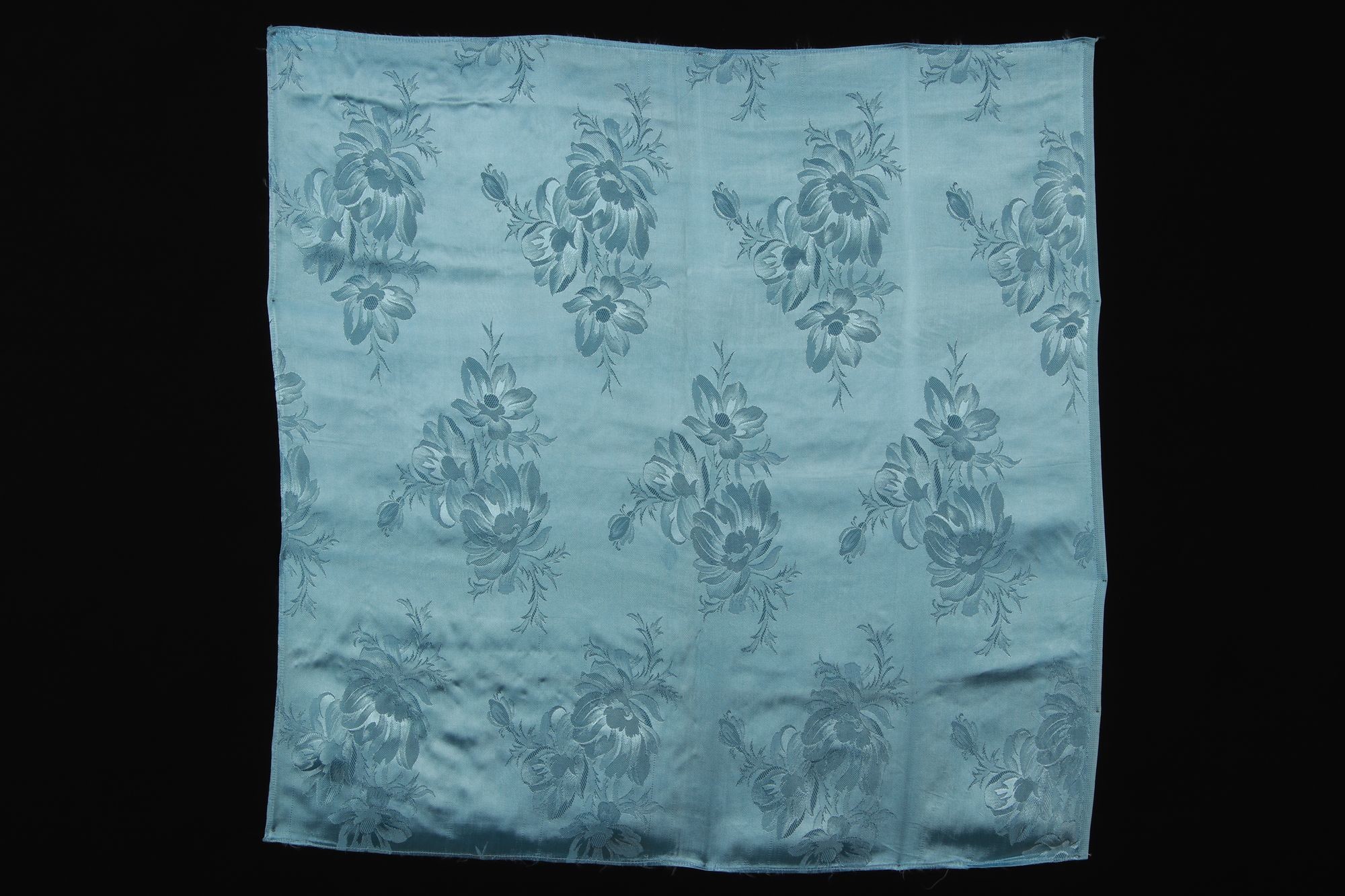 "Keresztelőre való takaró selyemkendők" fejkendők (Rippl-Rónai Múzeum CC BY-NC-ND)