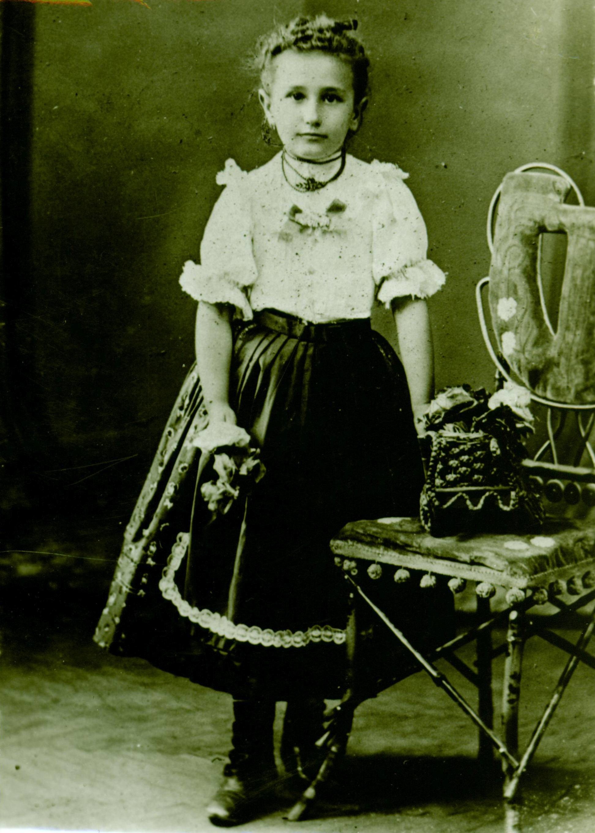 Kislányviselet 1910-1920 között (Rippl-Rónai Múzeum CC BY-NC-ND)