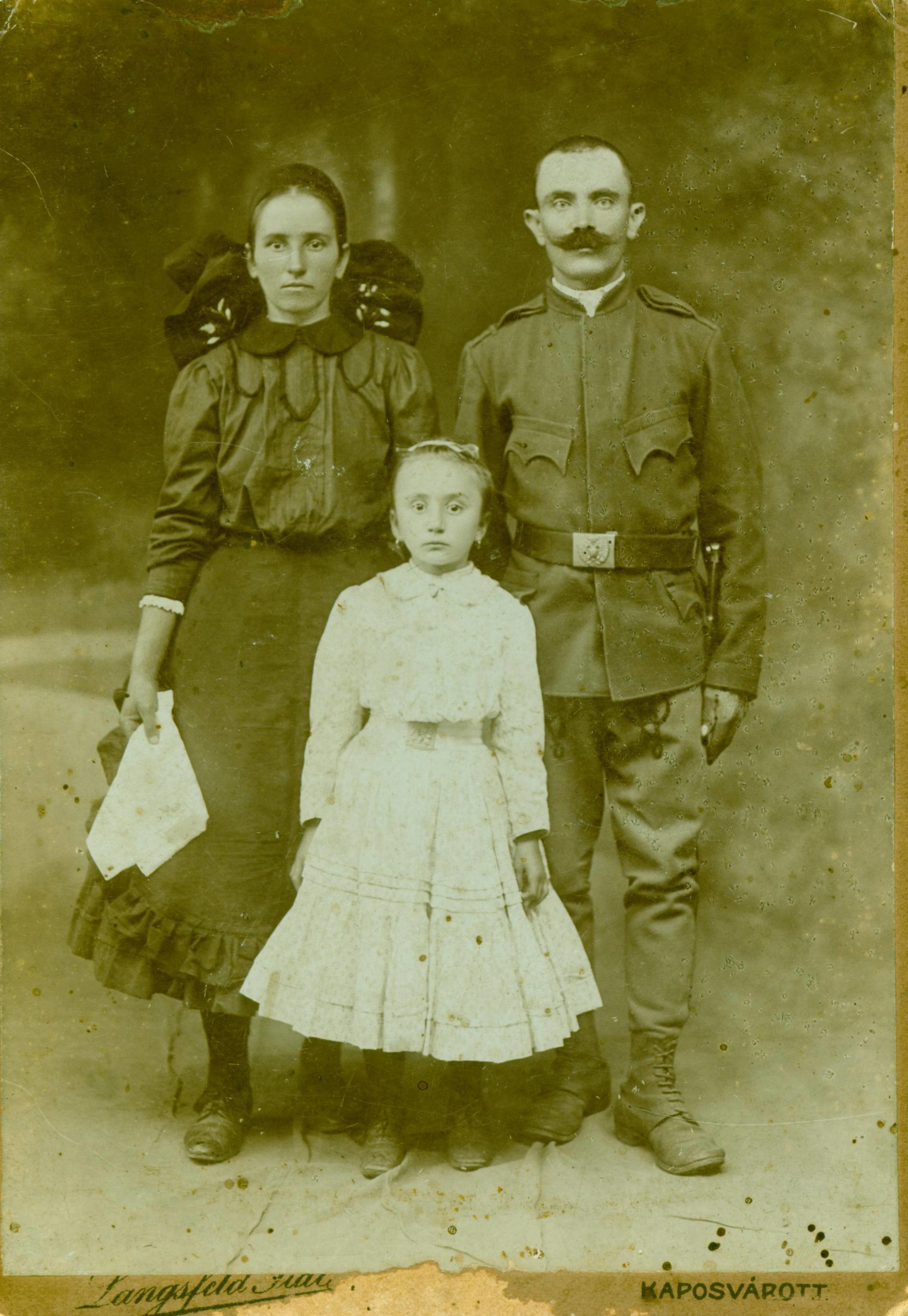 Középparaszti viselet az első világháború idejéről (Rippl-Rónai Múzeum CC BY-NC-ND)