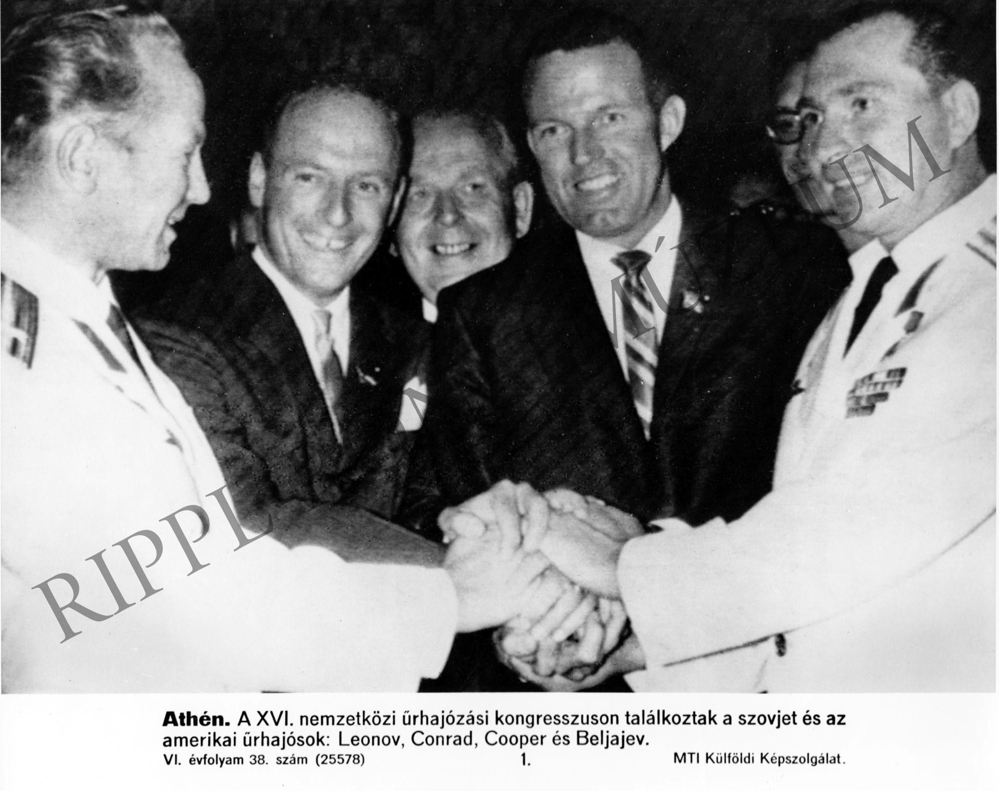 Leonov, Conrad, Cooper és Beljajev a XVI: nemzetközi űrhajózási kongresszuson Athénben (Rippl-Rónai Múzeum CC BY-NC-SA)