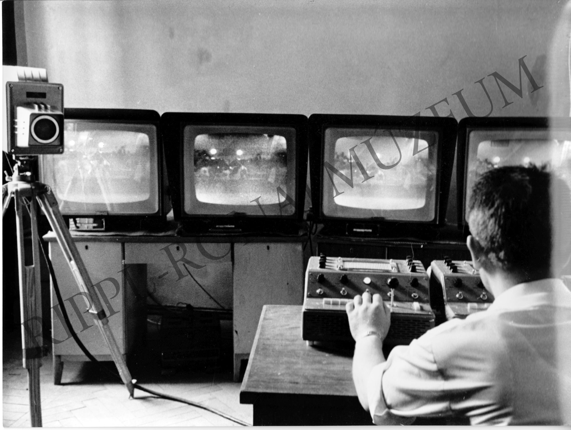 Magyar gyártmányú ipari televízió működik a moszkvai metróban (Rippl-Rónai Múzeum CC BY-NC-SA)