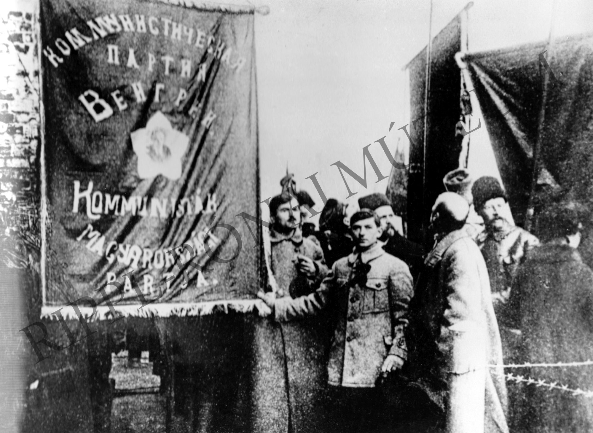 Magyar kommunisták felvonulása Moszkvában 1918. májusában (Rippl-Rónai Múzeum CC BY-NC-SA)