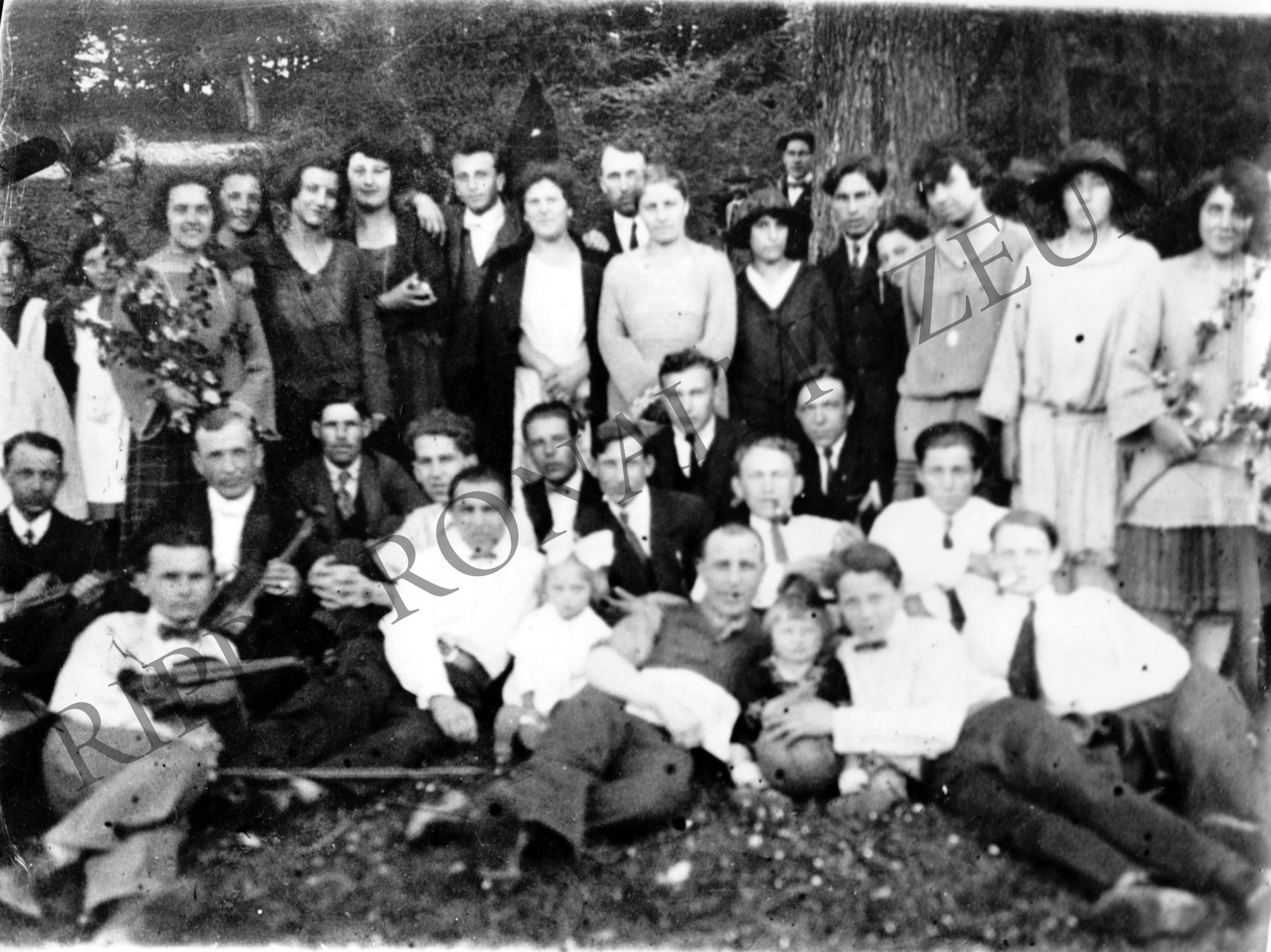 Május elseje a Töröcskei erdőben az 1920-as években (Rippl-Rónai Múzeum CC BY-NC-SA)