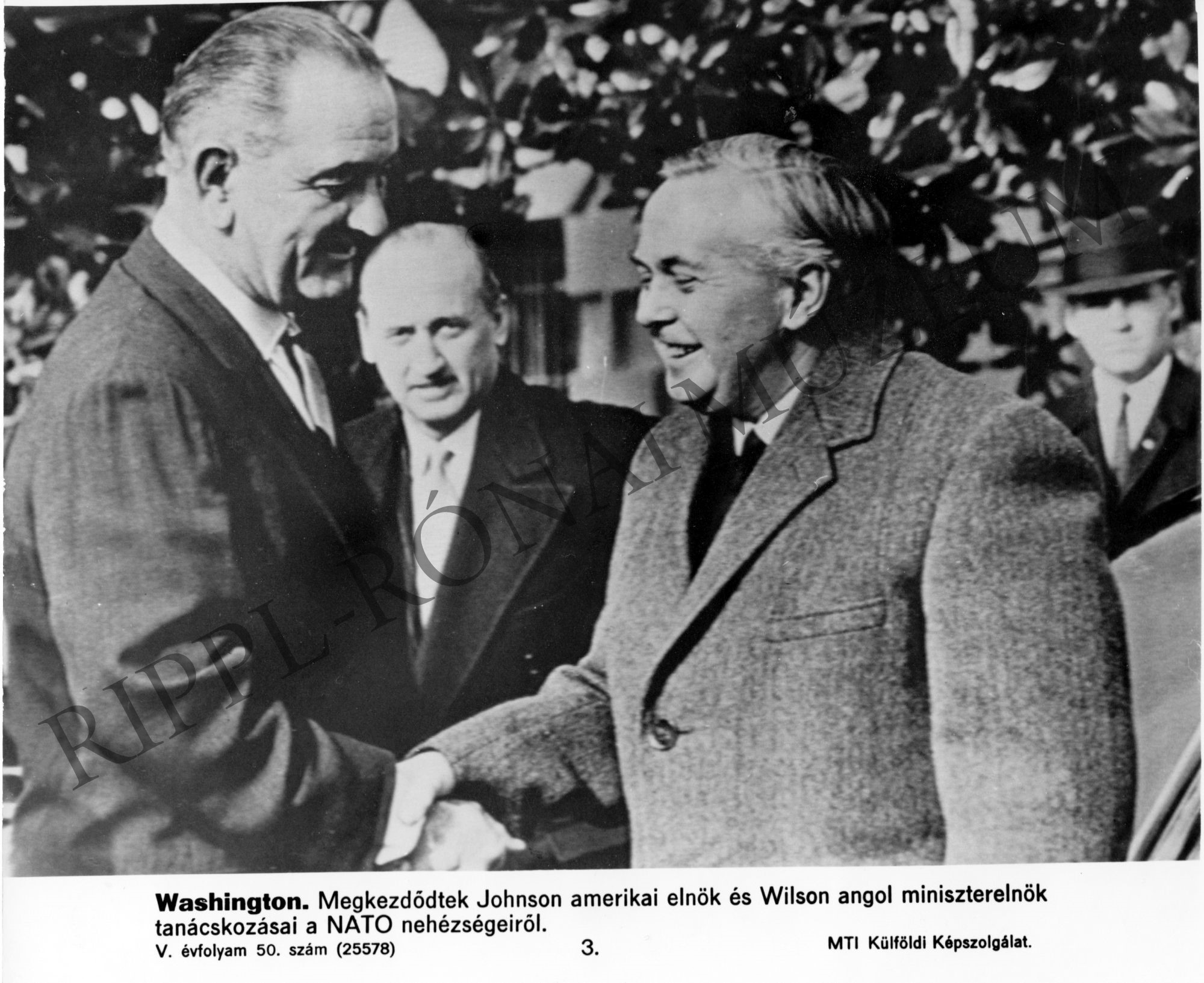 Megkezdődtek Johnson amerikai elnök és Wilson angol miniszterelnök tanácskozásai a NATO nehézségeiről. (Rippl-Rónai Múzeum CC BY-NC-SA)