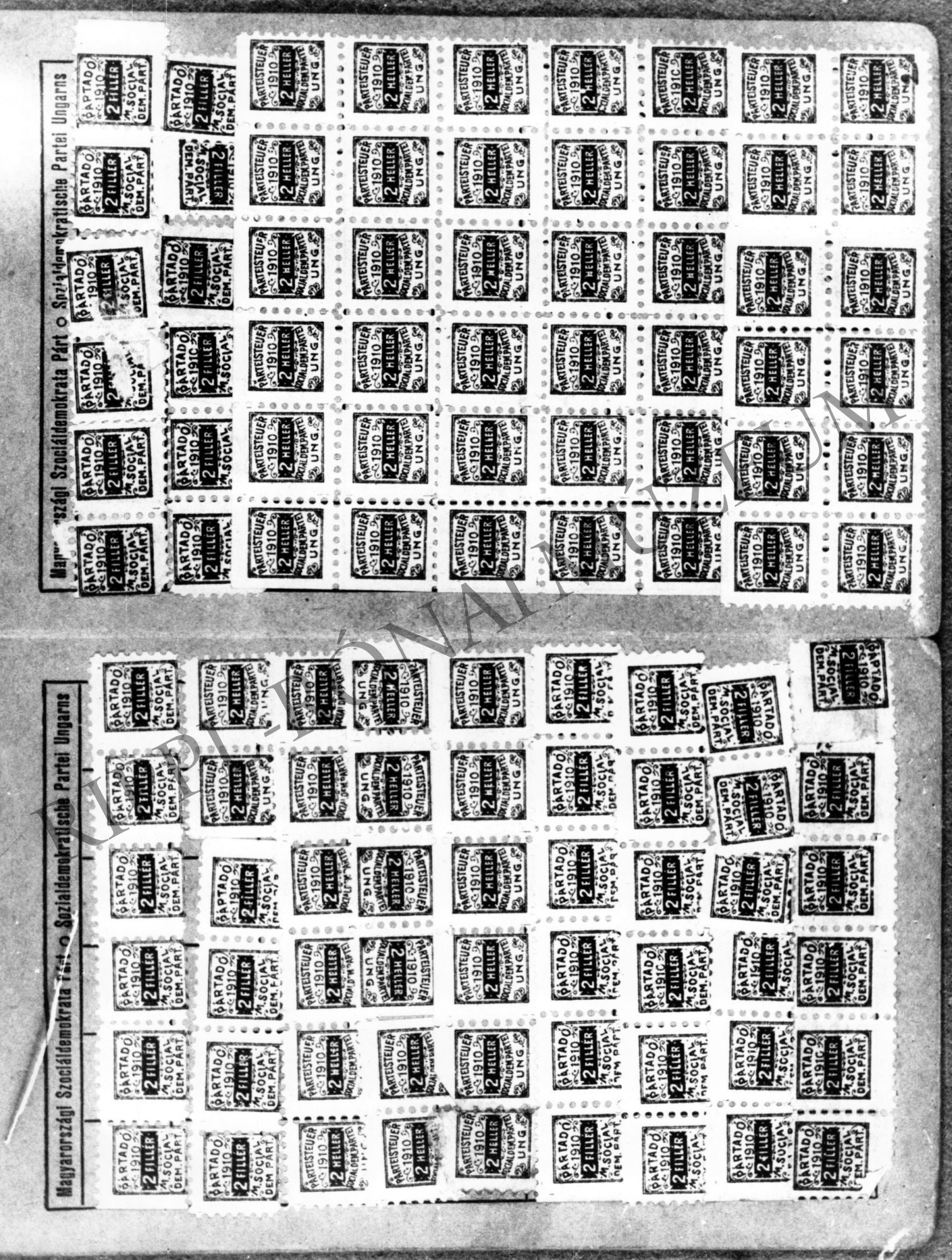 MSZDP pártkönyv beragasztott bélyegekkel (Rippl-Rónai Múzeum CC BY-NC-SA)