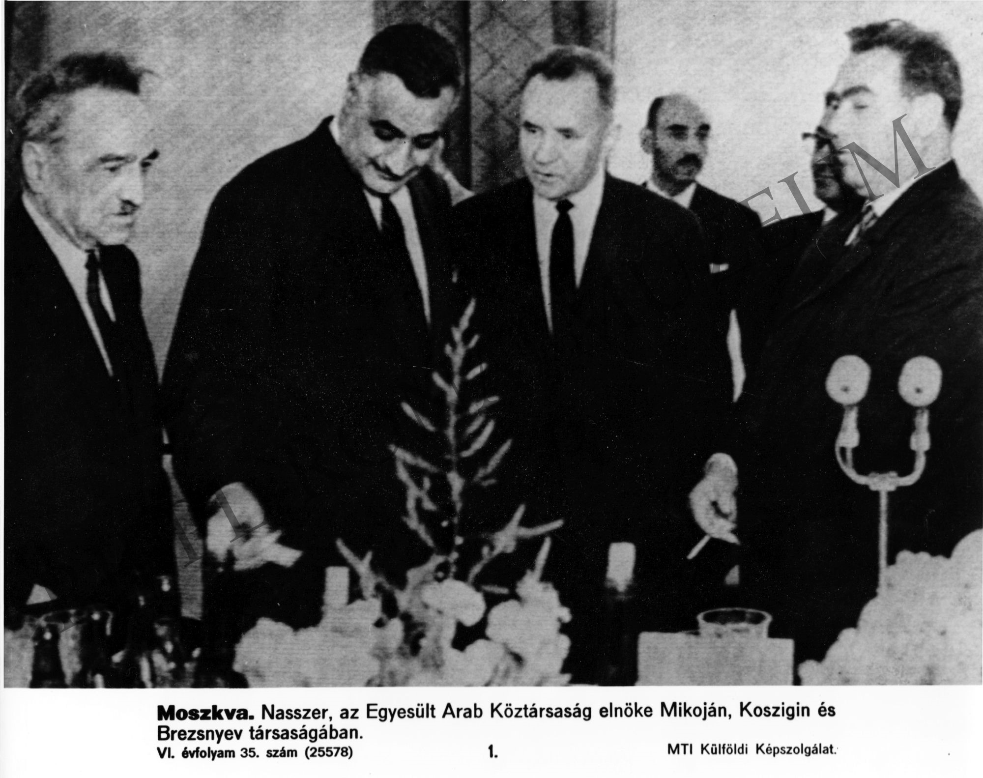 Nasszer, az EAK elnöke, Mikojan, Koszigin és Brezsnyev társaságában (Rippl-Rónai Múzeum CC BY-NC-SA)