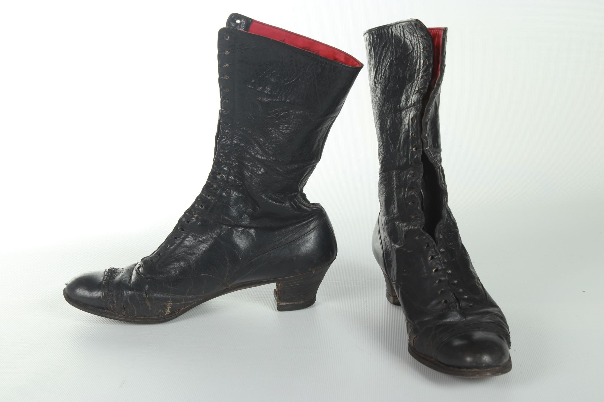 Női magasszárú cipő (Rippl-Rónai Múzeum RR-F)