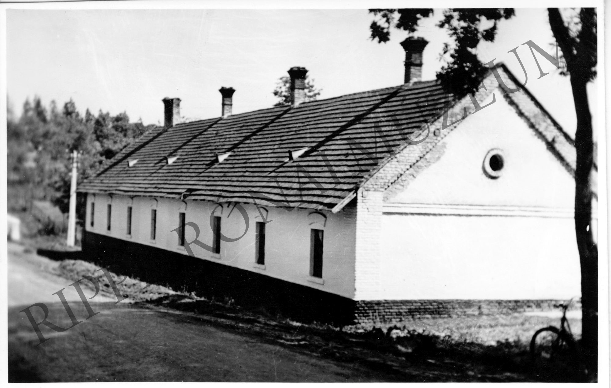 Osztopán felőli út mentén álló ház - az út felől (Rippl-Rónai Múzeum CC BY-NC-SA)