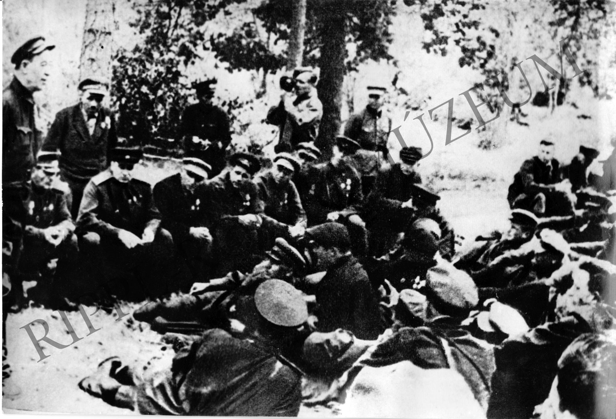 Partizánok megbeszélése (Rippl-Rónai Múzeum CC BY-NC-SA)