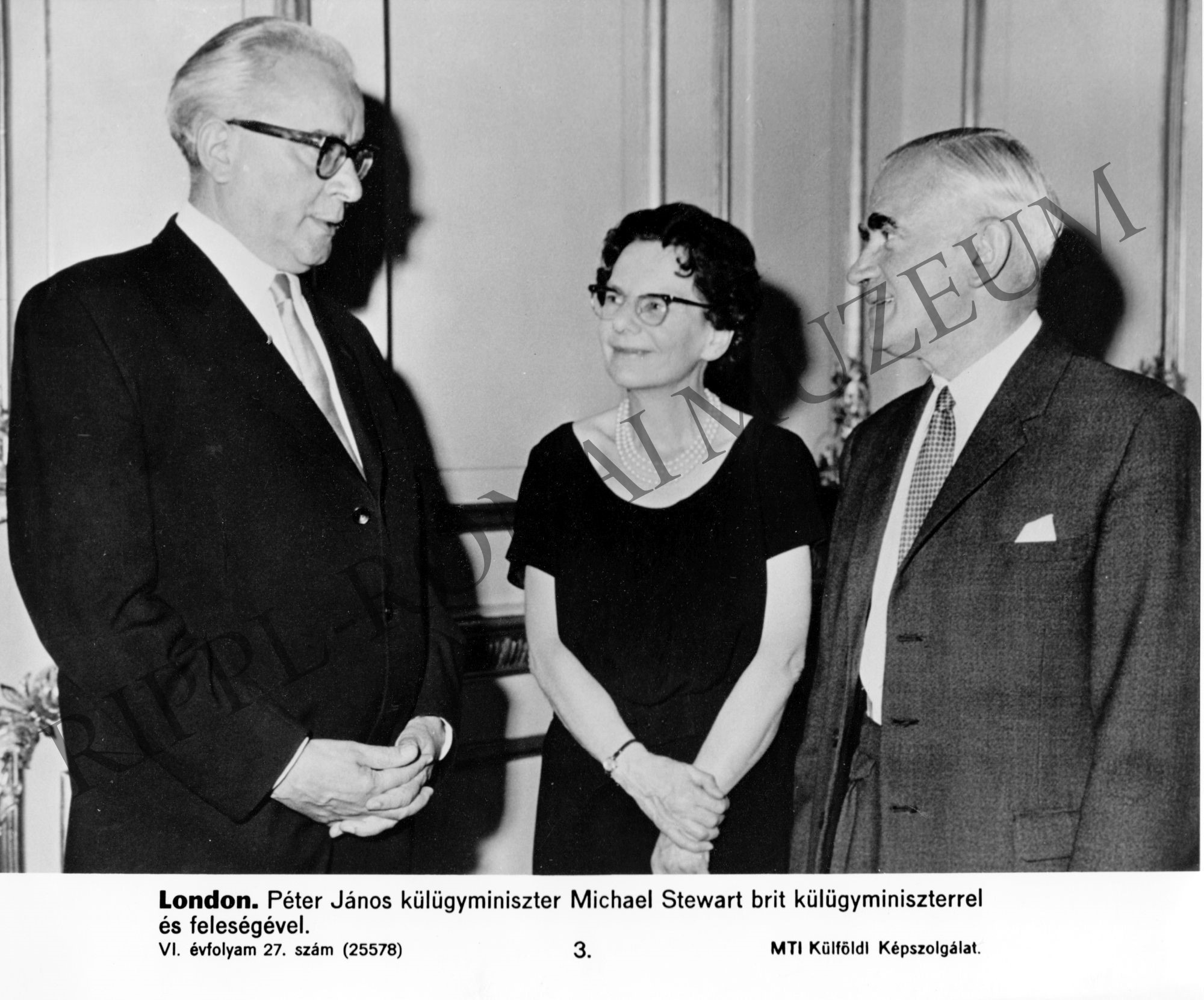 Péter János külügyminiszter Michael Stewart brit külügyminiszterrel és feleségével (Rippl-Rónai Múzeum CC BY-NC-SA)