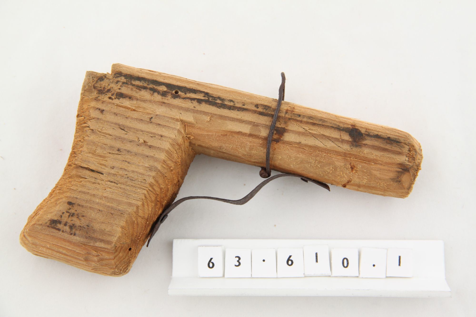 "revolver"/pisztoly, gyermekjáték (Rippl-Rónai Múzeum CC BY-NC-ND)