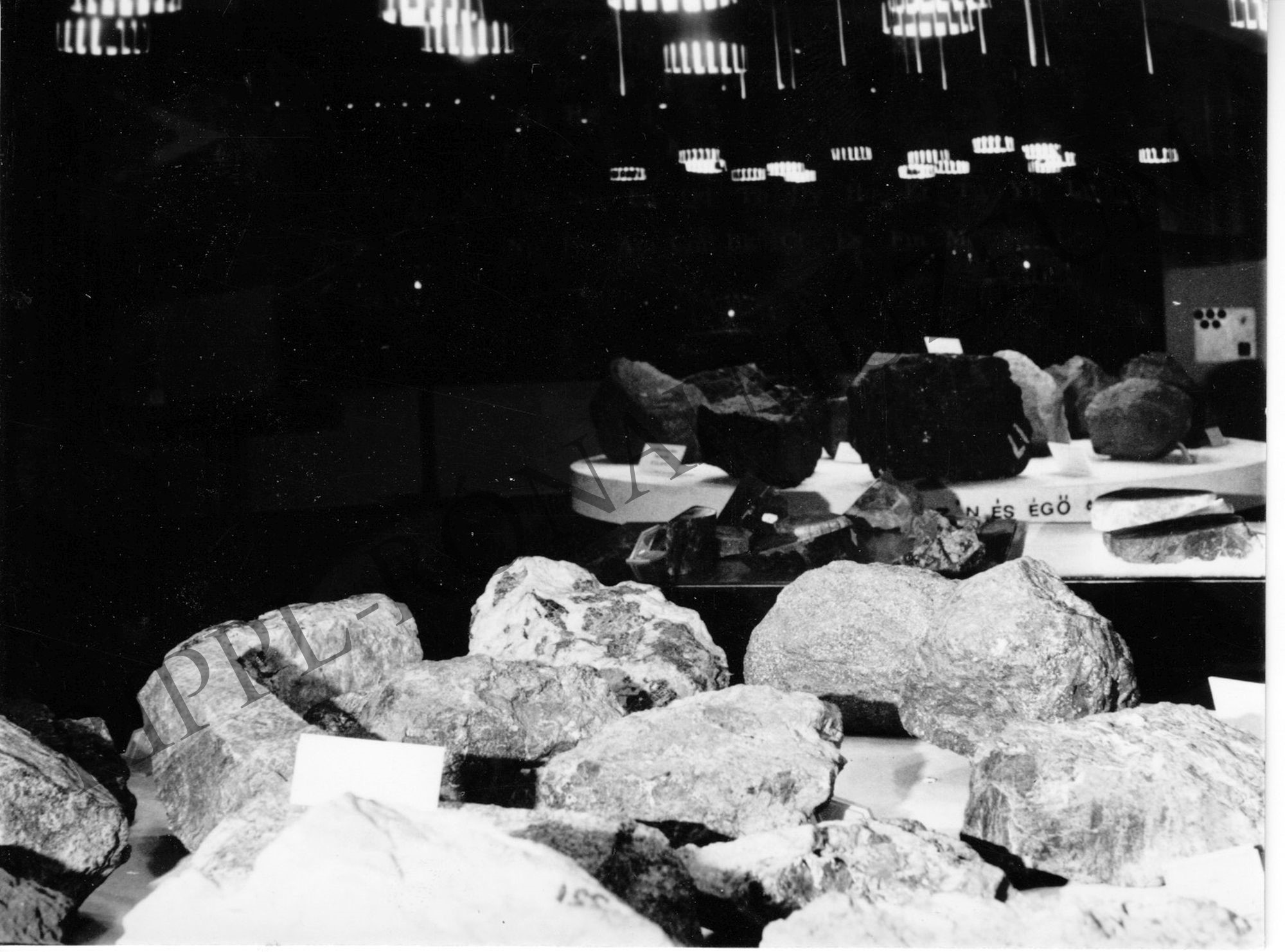 Szovjet Tudomány és Technika kiállítás - ásványok,vegyipari nyersanyagok a Föld és kincsei pavilonból (Rippl-Rónai Múzeum CC BY-NC-SA)