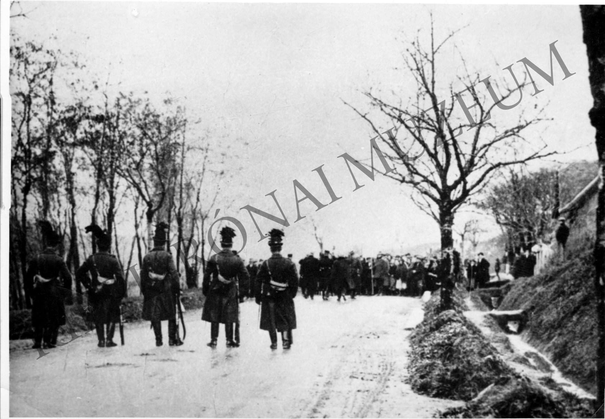 Tüntetés Pécsen 1937-ben (Rippl-Rónai Múzeum CC BY-NC-SA)