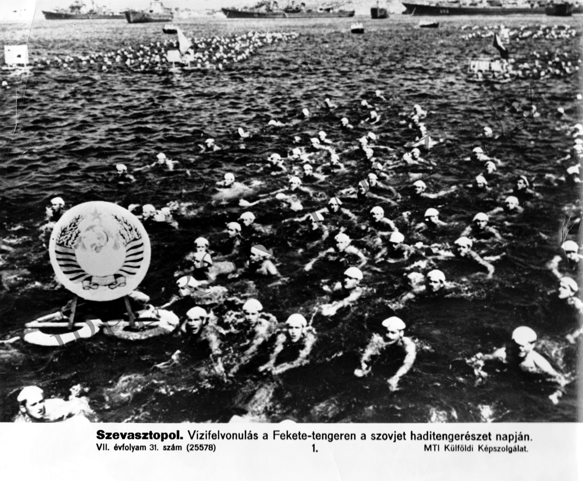 Vízifelvonulás a Fekete-tengeren a szovjet haditengerészet napján (Rippl-Rónai Múzeum CC BY-NC-SA)