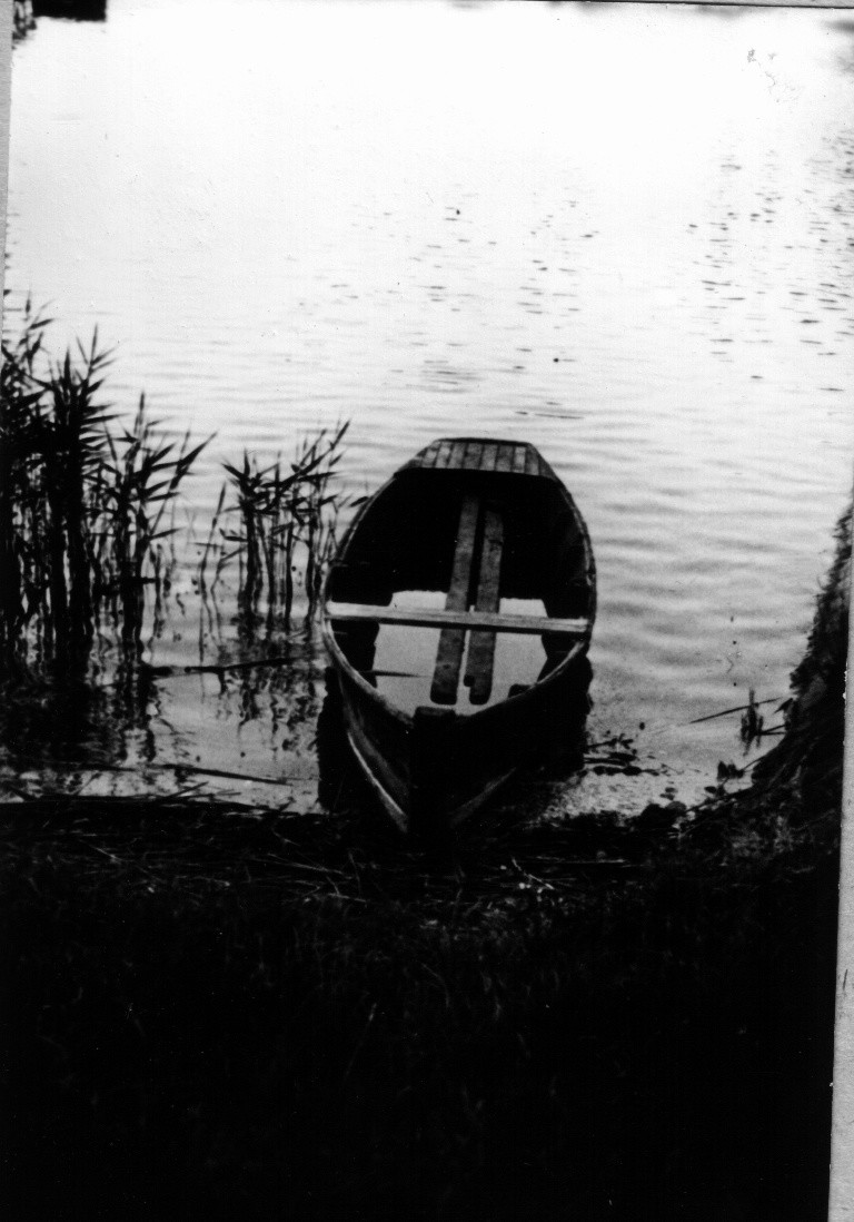 Deszka csónak. Bárkákhoz kötve használják újabban (Rippl-Rónai Múzeum CC BY-NC-ND)