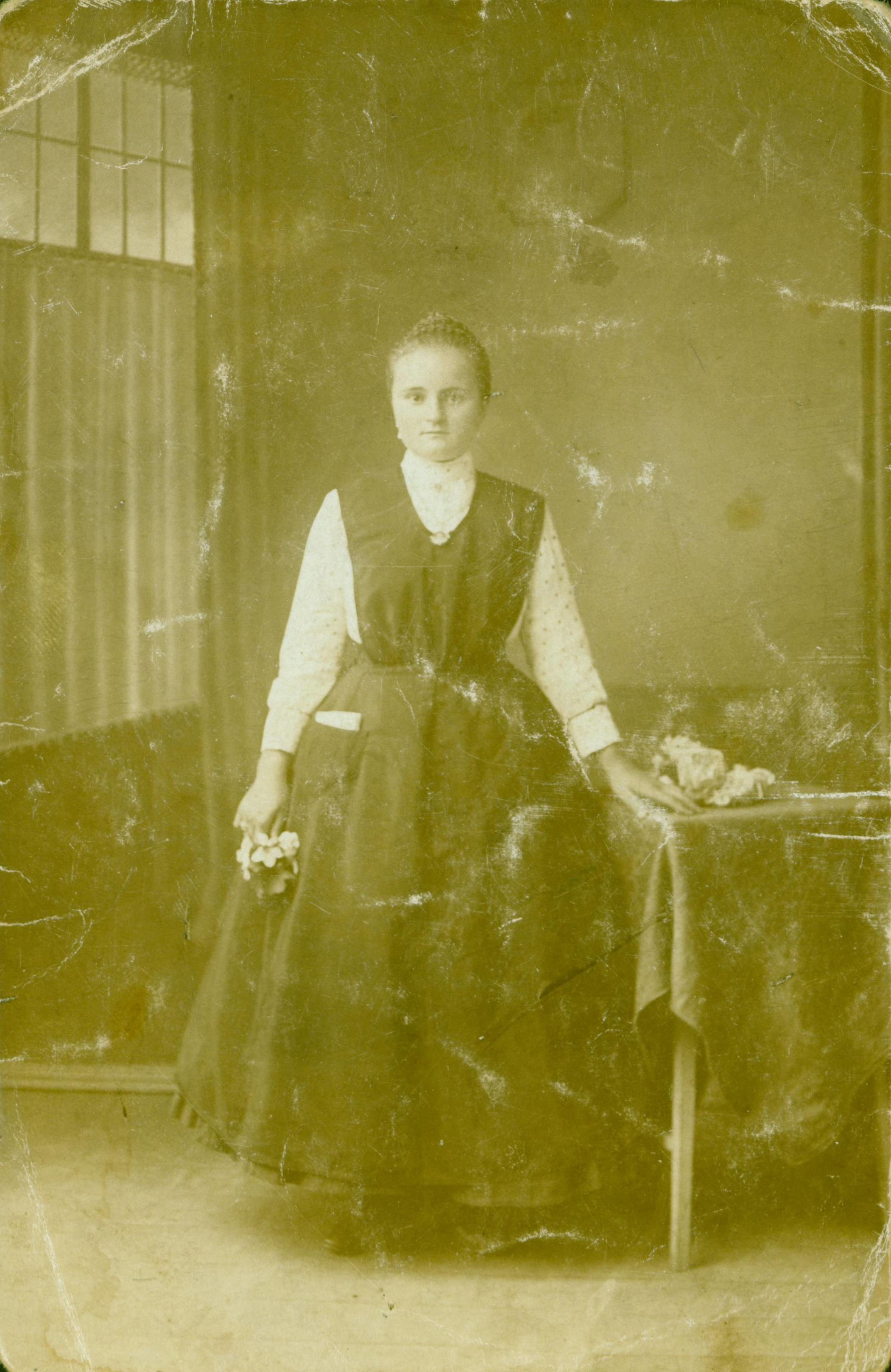 Király Anna módos szabadi parasztlány 1917 körül (Rippl-Rónai Múzeum CC BY-NC-ND)