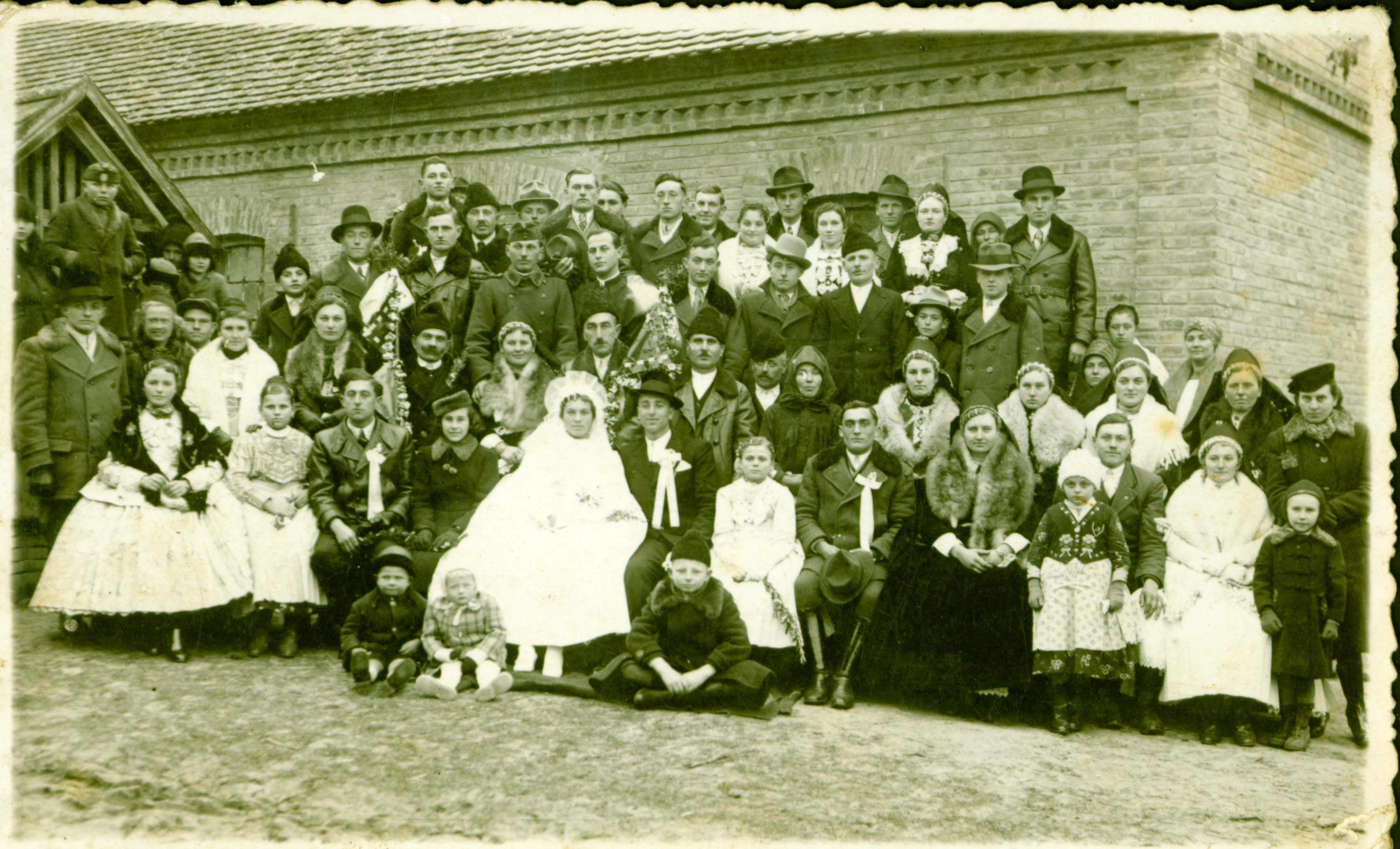Lakodalmi csoportkép 1936-ban (Rippl-Rónai Múzeum CC BY-NC-ND)