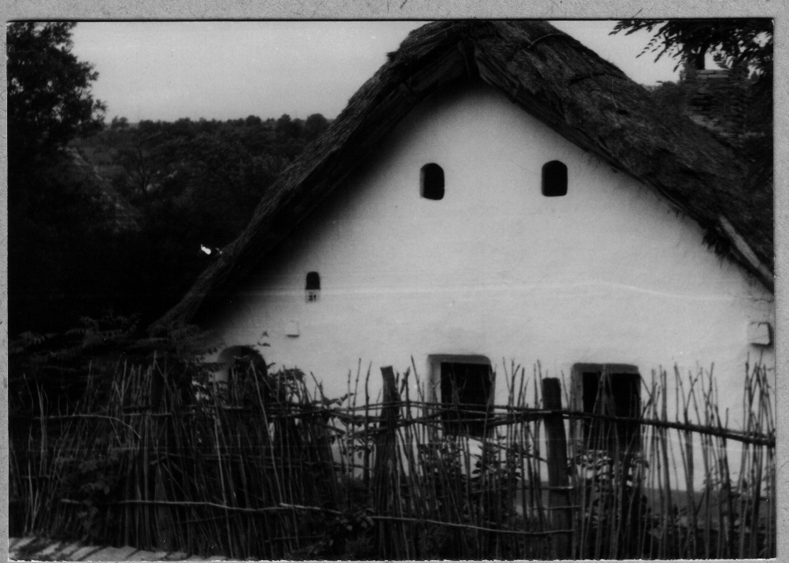 Lakóház: szegényember háza, zsuppos, tornácos (Rippl-Rónai Múzeum CC BY-NC-ND)