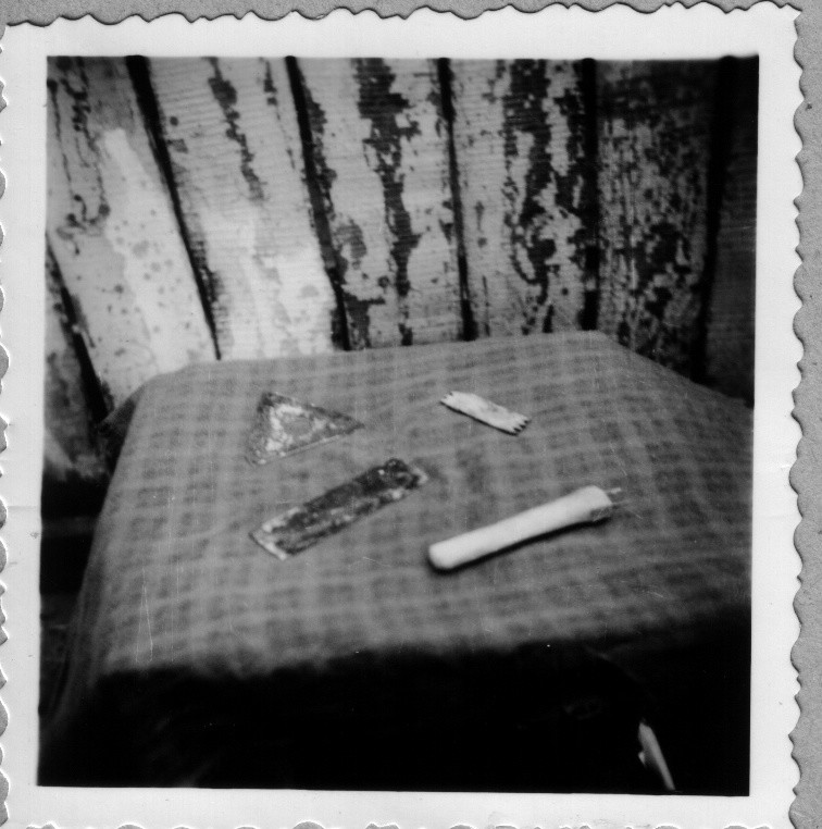 "Rézkés", bőrző, átling, pléhlap, tyukitató lukasztó (fa és benne két szeg) (Rippl-Rónai Múzeum CC BY-NC-ND)