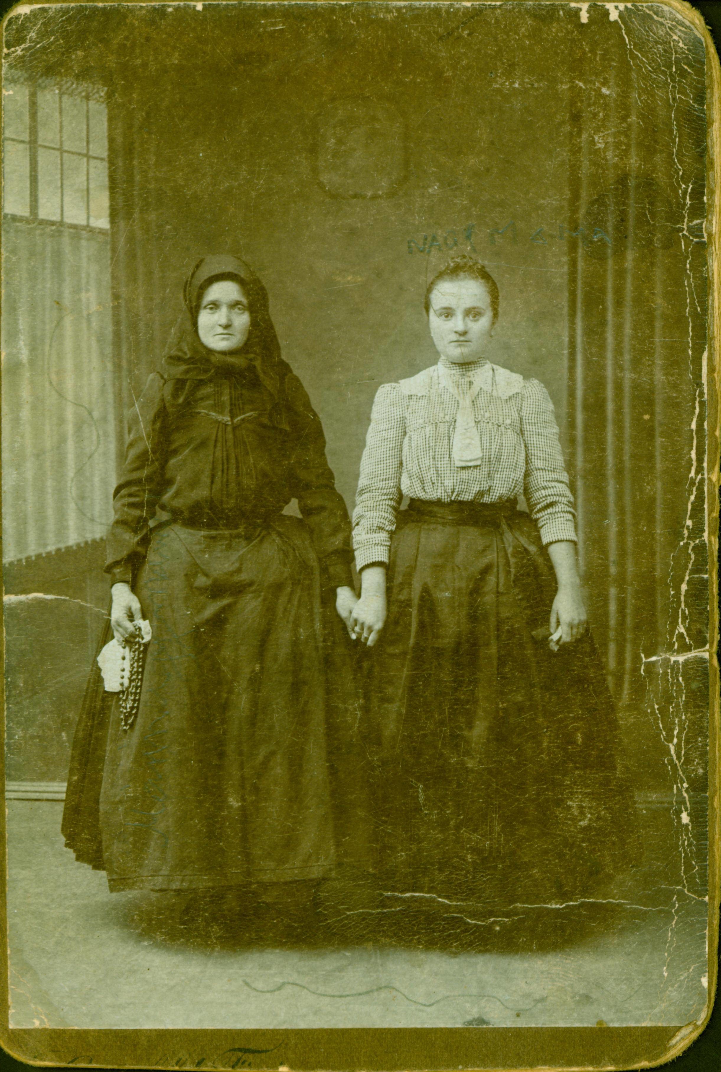 Szabadi asszony és leány /magyarok/ viselete (Rippl-Rónai Múzeum CC BY-NC-ND)