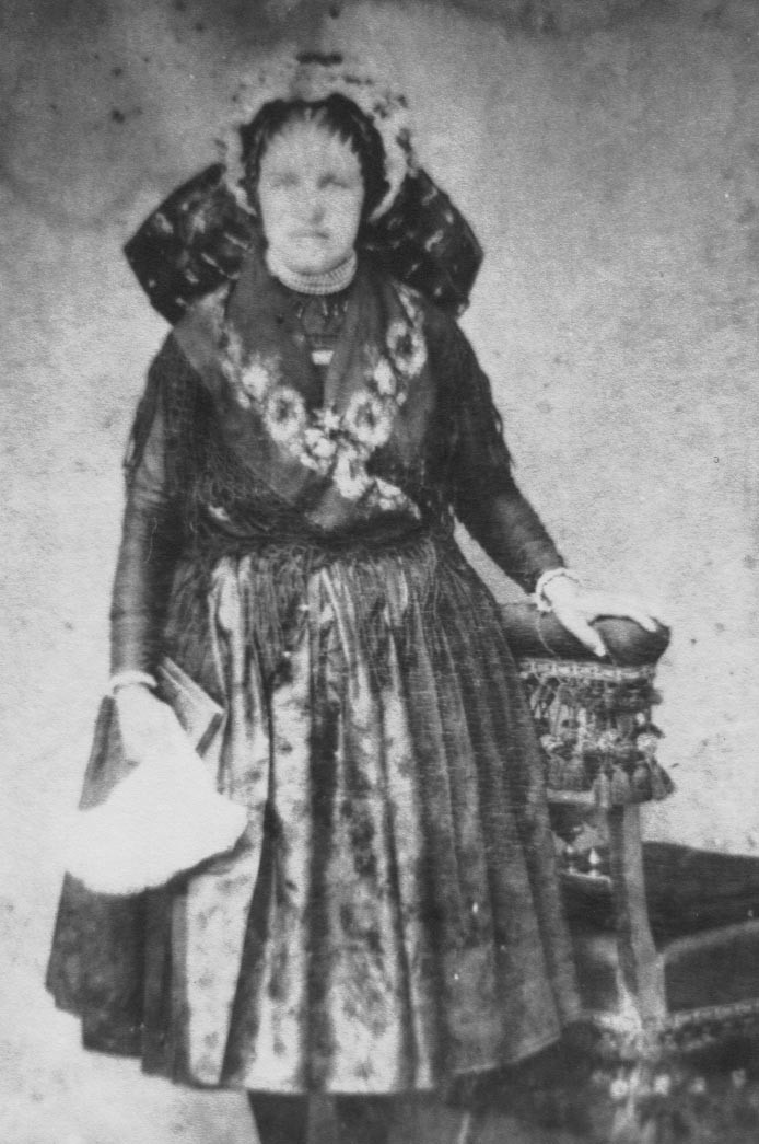 Szennai menyecske. / Galambos Imréné sz. Csányi Katalin / 1914 - ben (Rippl-Rónai Múzeum CC BY-NC-ND)