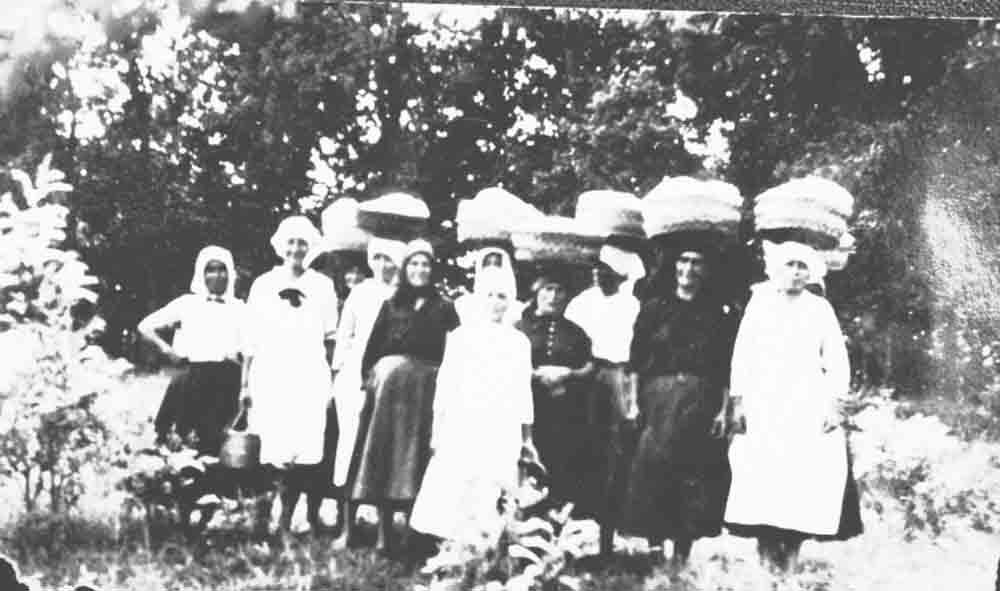 Ételvivés a mezőre 1930 körül (Rippl-Rónai Múzeum CC BY-NC-ND)