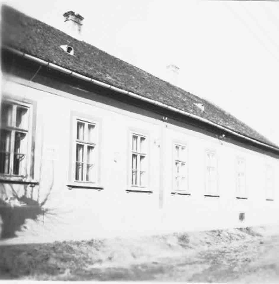A Hetesi Községi Tanács épülete a Vikár emléktáblával (Rippl-Rónai Múzeum CC BY-NC-ND)