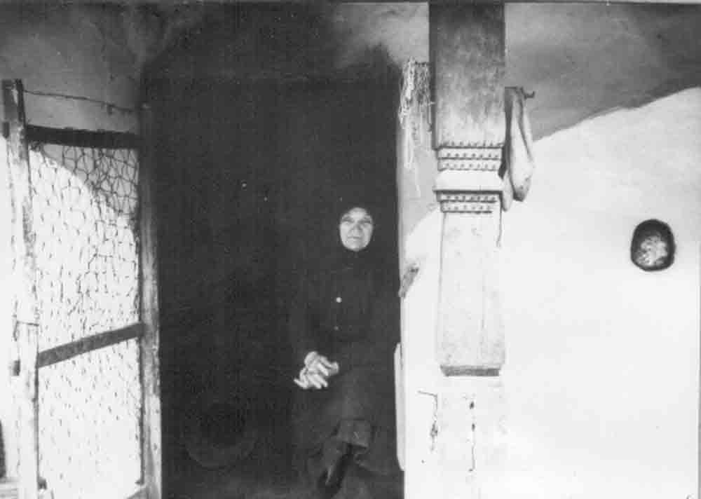 Bankós Józsefné füstöskonyhájának ajtajában (Rippl-Rónai Múzeum CC BY-NC-ND)