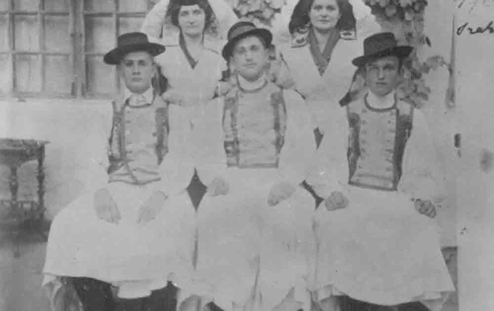 Csökölyi asszonyok és férfiak 1920 körül (Rippl-Rónai Múzeum CC BY-NC-ND)