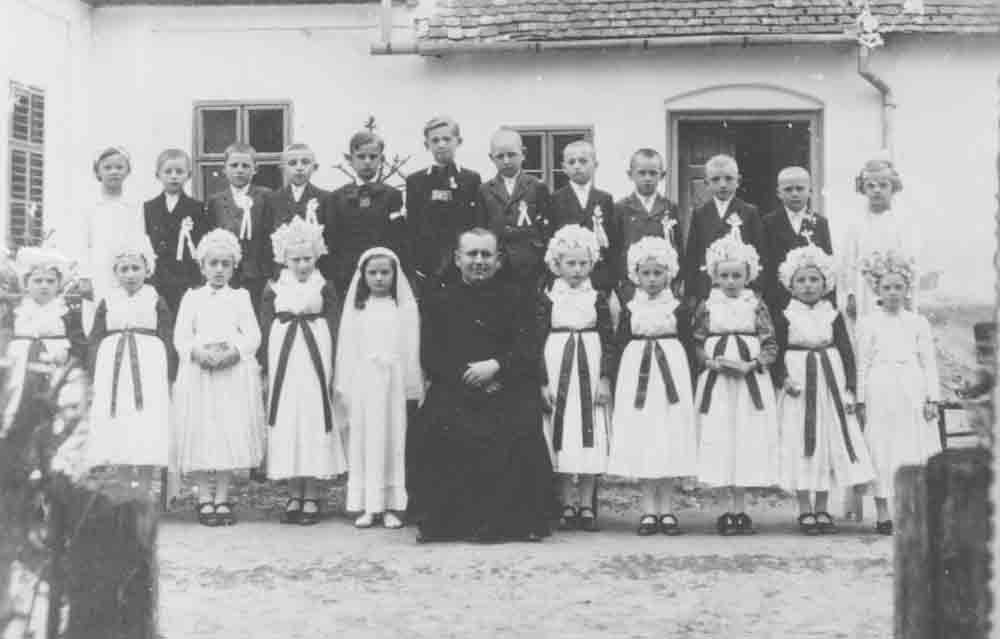 Elsőáldozási csoportkép, 1942 (Rippl-Rónai Múzeum CC BY-NC-ND)