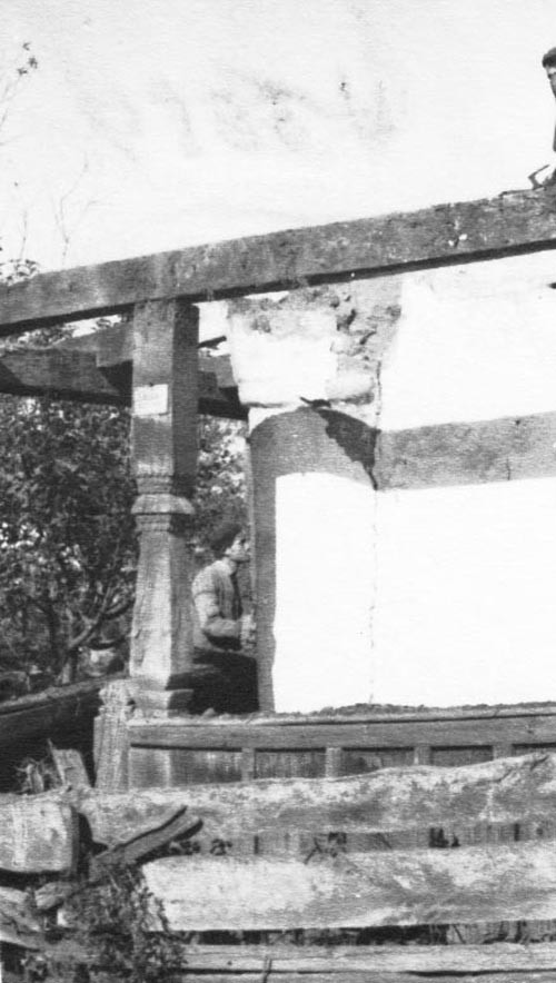 Falazott oszlop a DNy - i sarkon. Nézet DK - ről (Rippl-Rónai Múzeum CC BY-NC-ND)