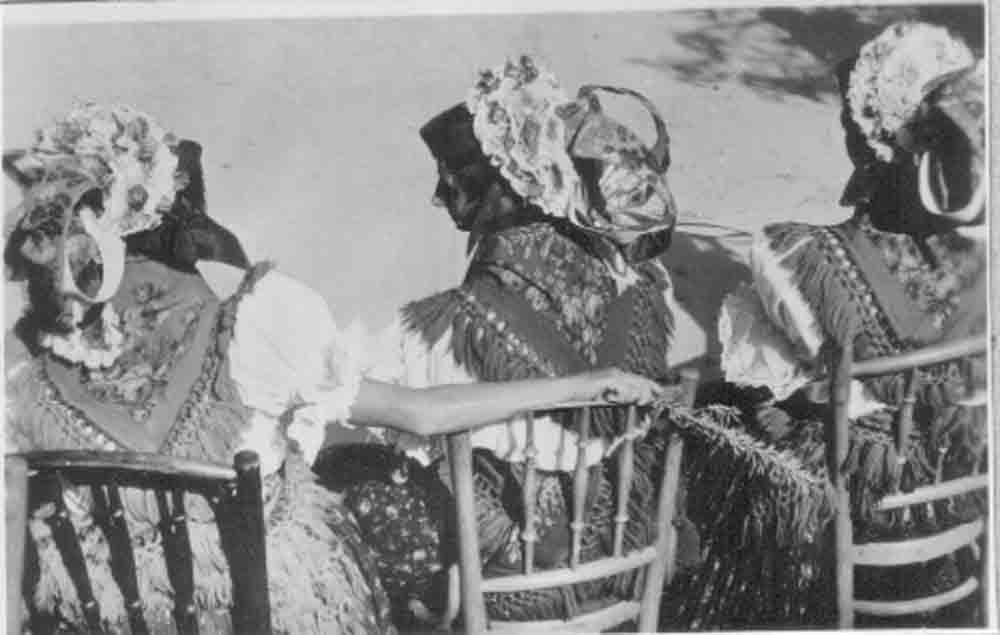 Fiatalasszonyok gyöngyös bokrétában 1939-ben (Rippl-Rónai Múzeum CC BY-NC-ND)
