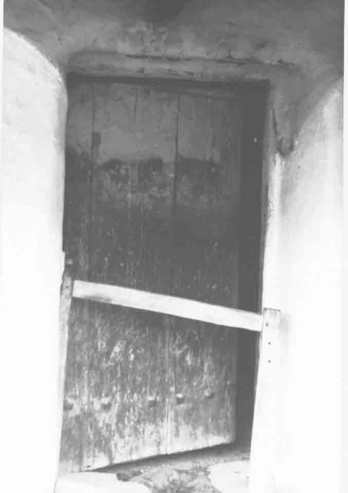 Füstöskonyha ajtaja keményfa szárfás, keményfa pallókból készült, faszegekkel díszített (Rippl-Rónai Múzeum CC BY-NC-ND)