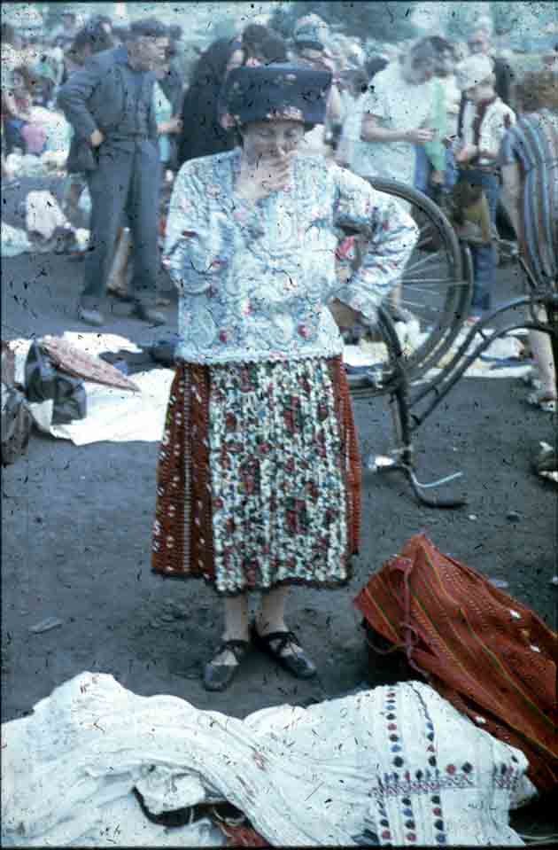 Horvát asszony a pécsi rongypiacon (Rippl-Rónai Múzeum CC BY-NC-ND)