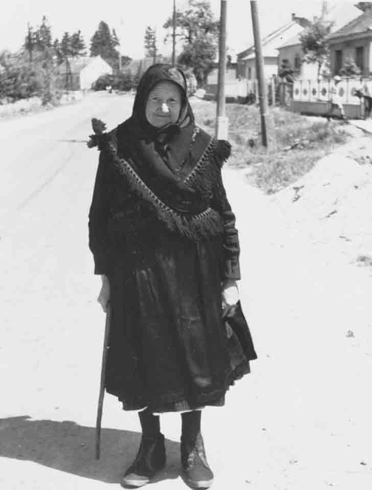Id. Czigóth Józsefné idős asszony ünnepi viseletében (Rippl-Rónai Múzeum CC BY-NC-ND)
