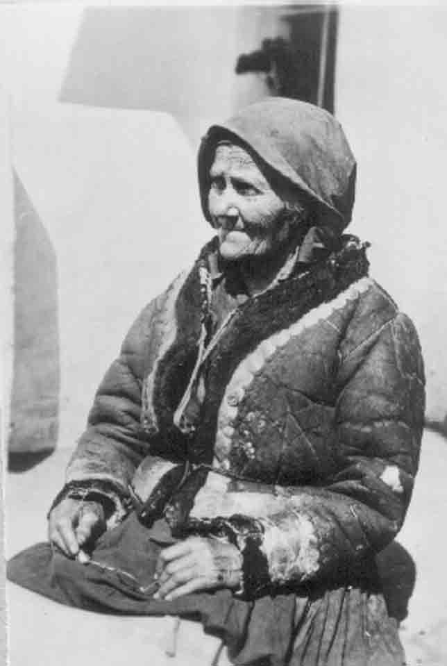 Idős néni ködmönben (Rippl-Rónai Múzeum CC BY-NC-ND)