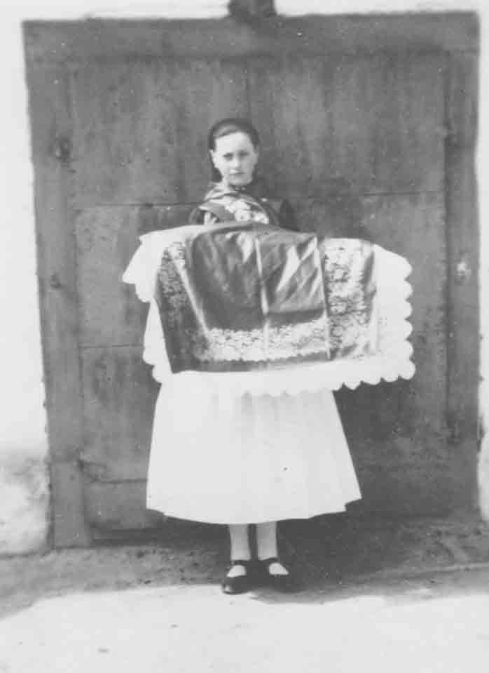 Keresztelőre induló asszony, 1940 (Rippl-Rónai Múzeum CC BY-NC-ND)