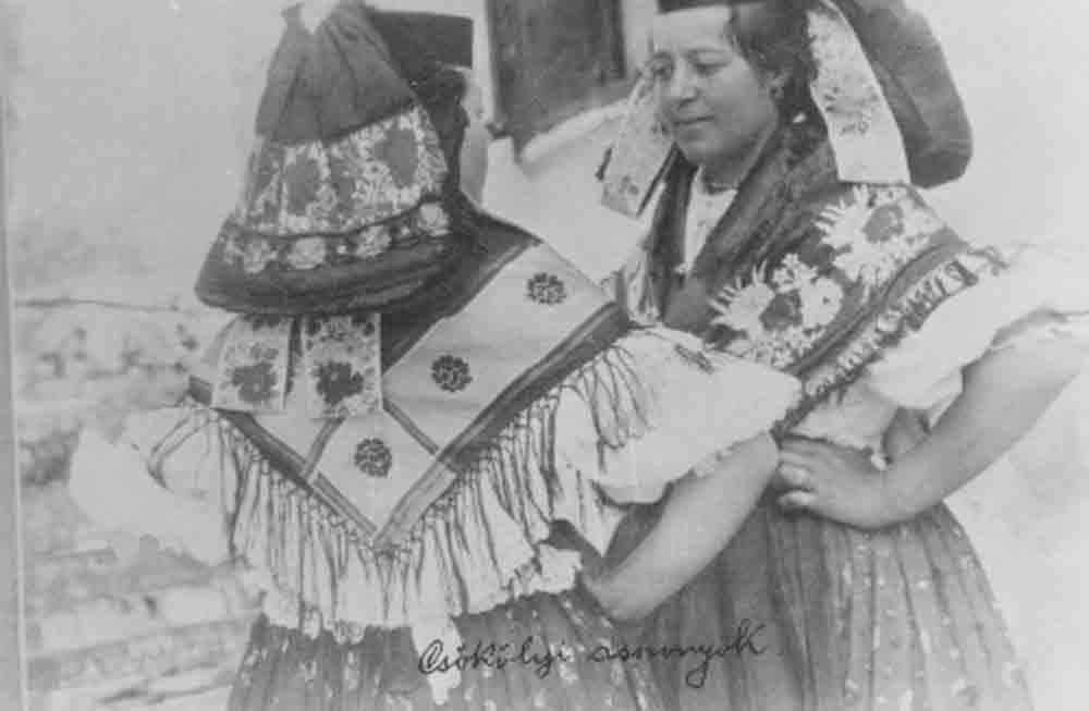 Két kontyos asszony Csökölyből (Rippl-Rónai Múzeum CC BY-NC-ND)