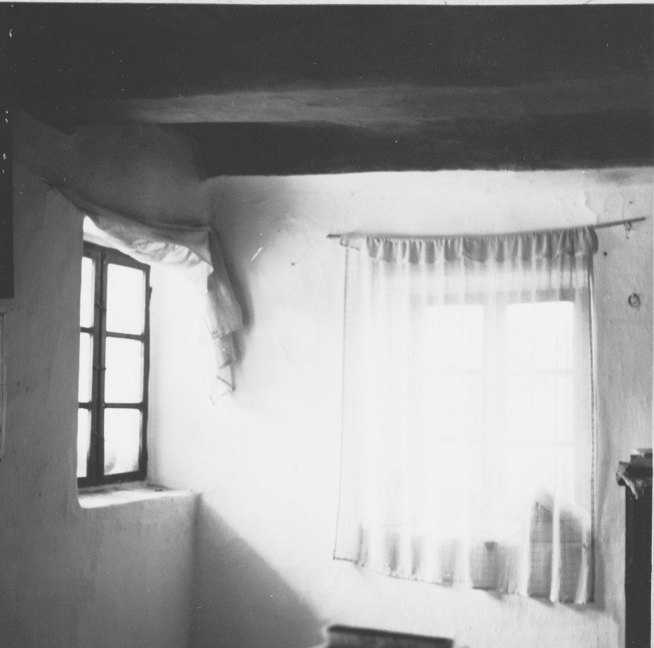 Lakószoba /utcai/ részlete a két ablakkal "firhanggal" Györe Sándor 1850 körül épült lakóházában (Rippl-Rónai Múzeum CC BY-NC-ND)